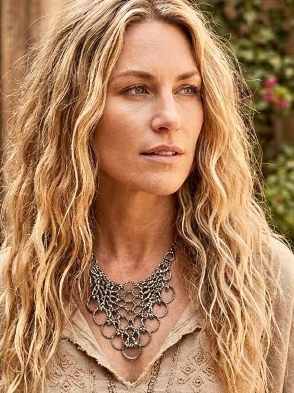 Rustic chunky metal chunky chainmail bib necklace w hippy southwestern vibe - Picture 3 of 10